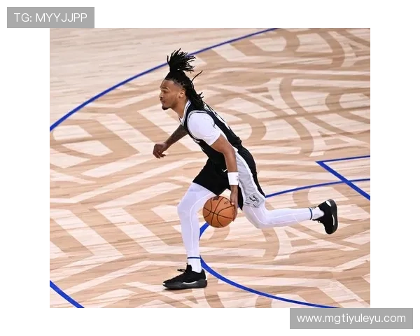 斯蒂芬·卡斯尔无球跑动制造空位 三分命中率稳步提升拉开球队空间