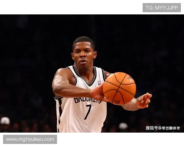 皮尔斯无球跑动拉开空间，关键回合得分结构改变比赛走势