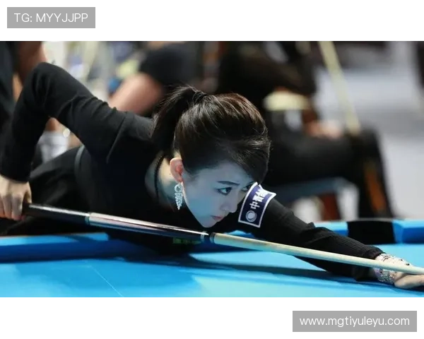 潘晓婷练台球的样子，怎么看都有种豪门千金不差钱的既视感啊