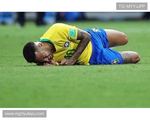 假摔判罚裁判与VAR依据动作判定欺骗的标准