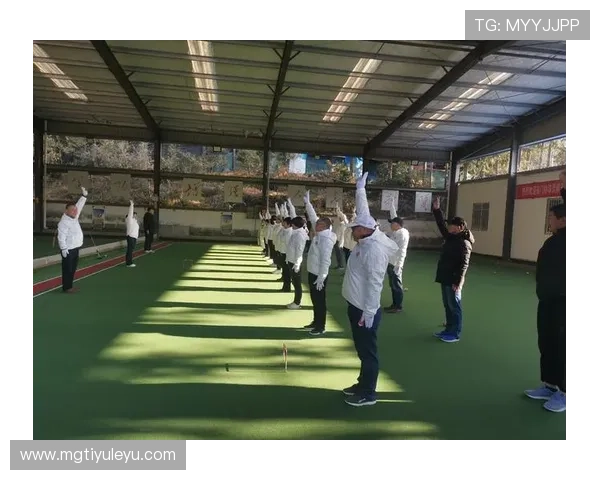 半场哨响起时裁判如何依据规则中断比赛讲解