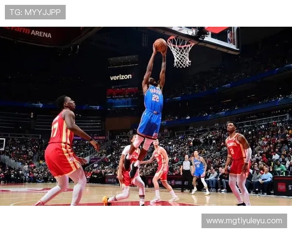 卡斯尔无球跑动制造空位，拉开雷霆外线空间