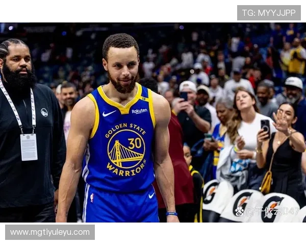 库里三分无球跑位效率提升显著拉开勇士进攻空间